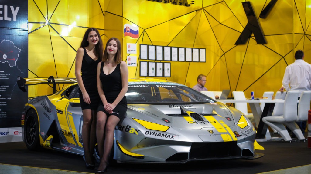 dynamax hostes girls